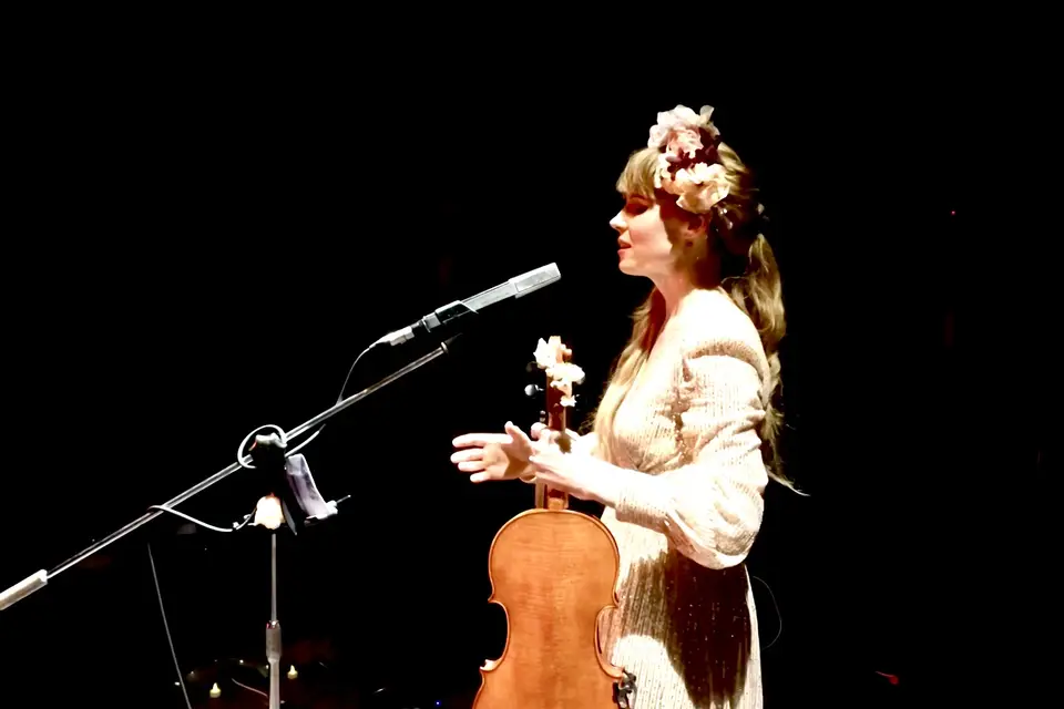 Chloe Dunn — photo 6