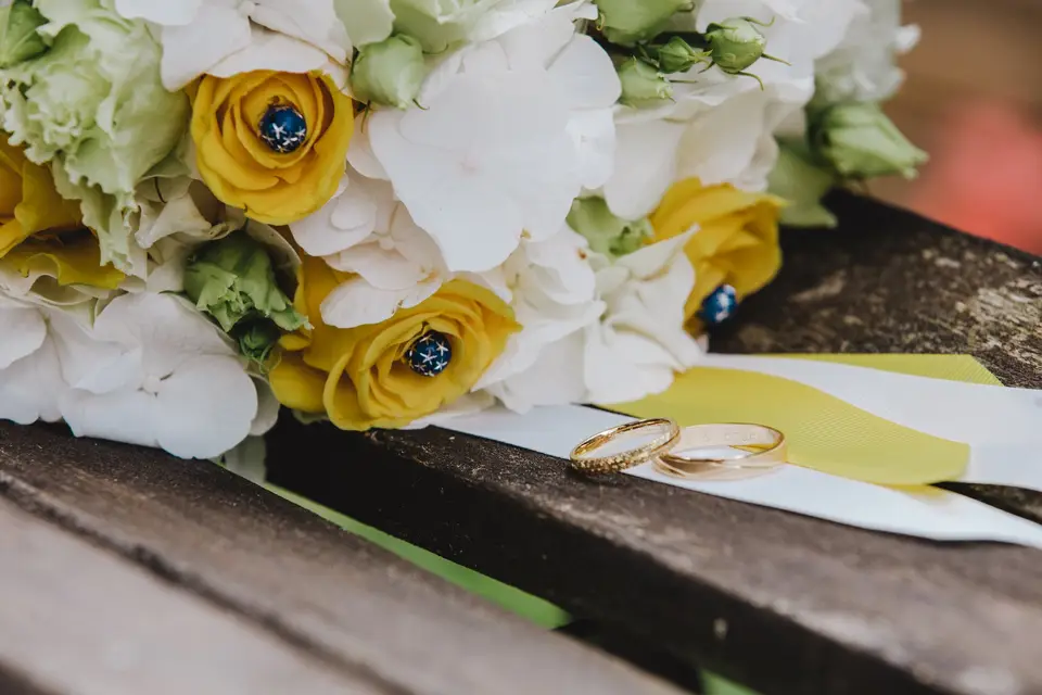 Instant Précieux by A.R