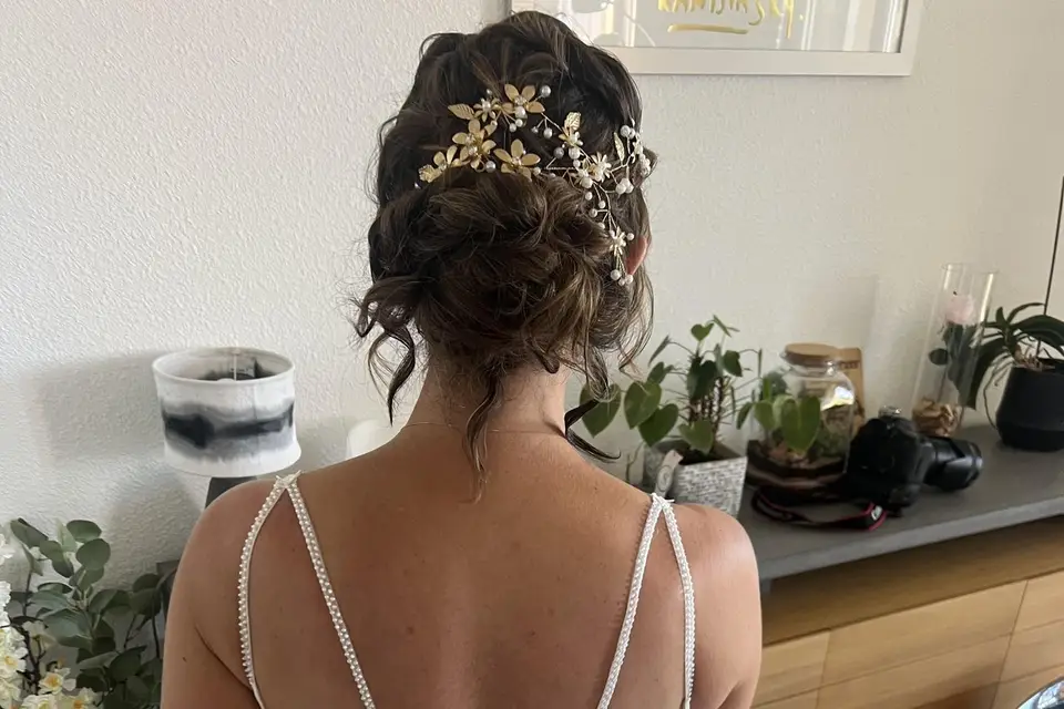 Carolyne hairstylist & make up artist — photo 1