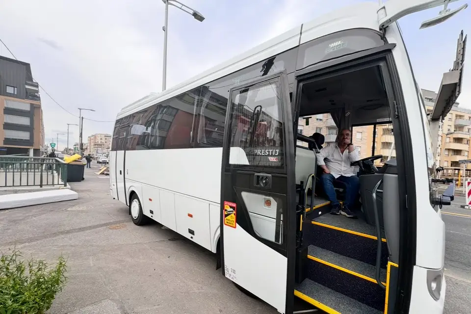 Bus Group — photo 2