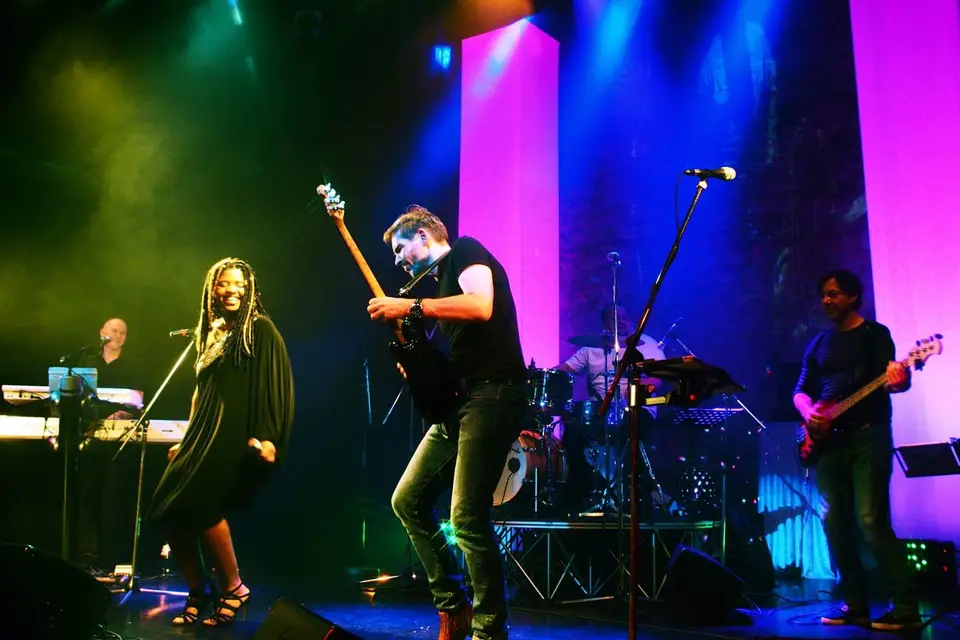 Menoosha & band — photo 1