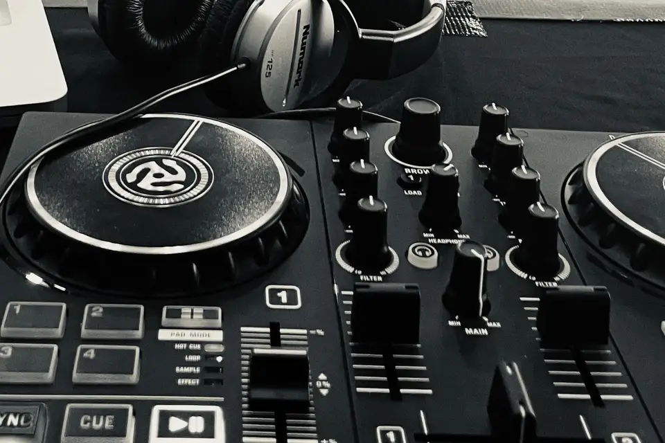 Dance Music — photo 1