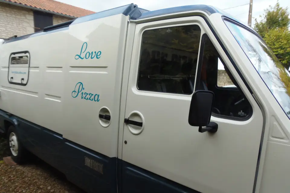 Love Pizza - Camion Pizza — photo 1
