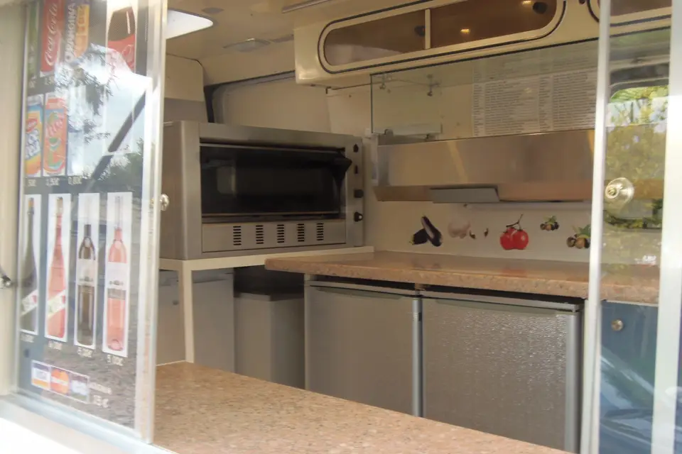 Love Pizza - Camion Pizza — photo 5