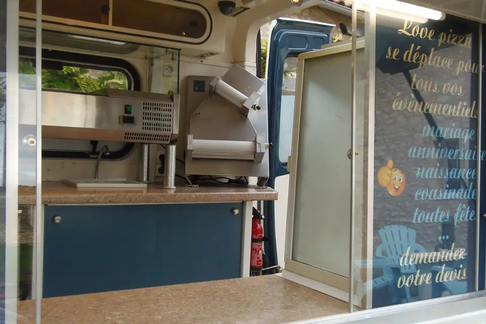 Love Pizza - Camion Pizza — photo 6