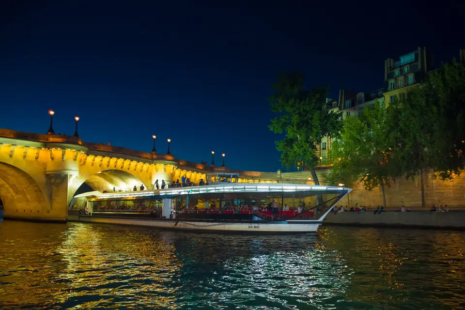 Bateaux-Mouches — photo 2