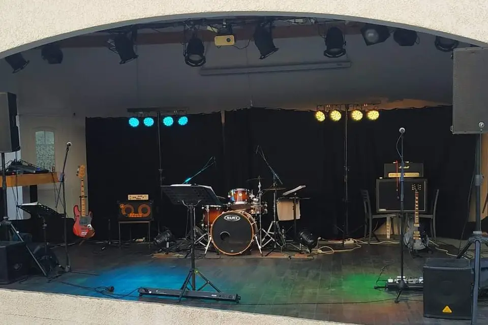 Andrea and the Stacks — photo 2