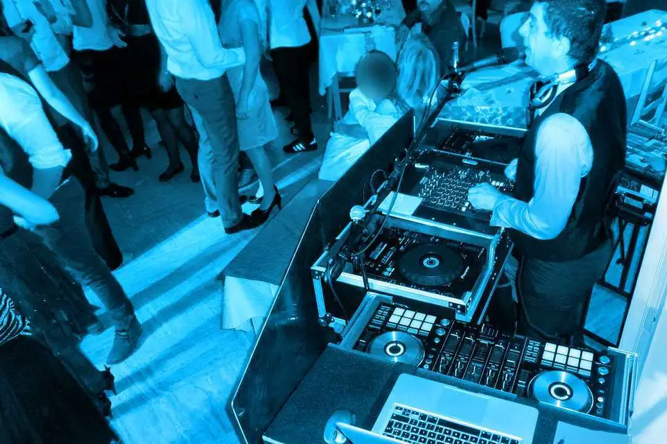 Black and White — photo 1