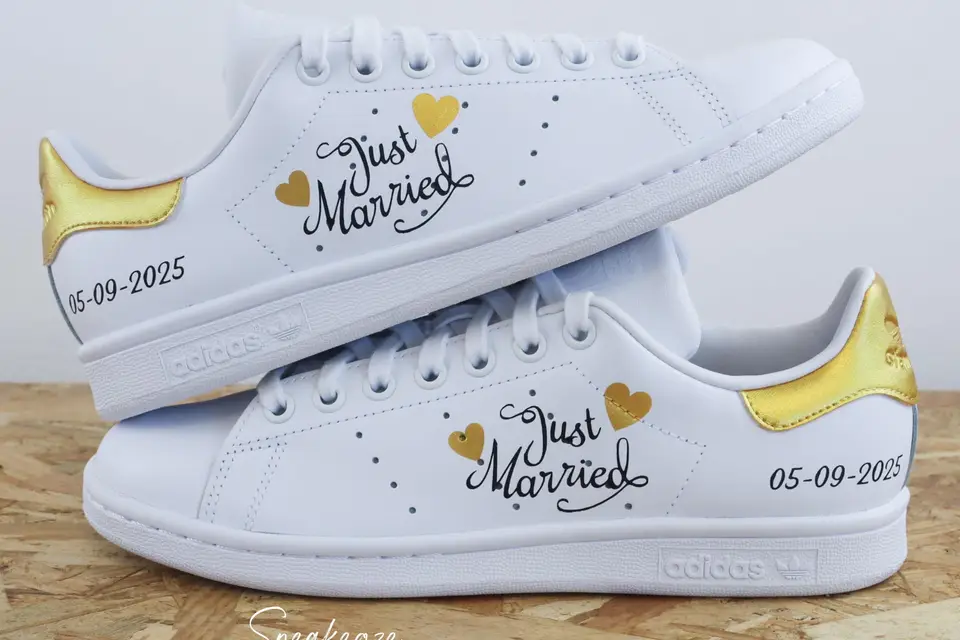 Sneakeaze Customs — photo 1