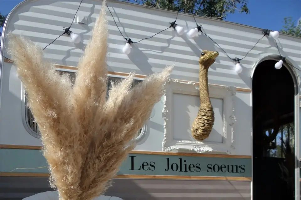 Les Jolies Soeurs — photo 1