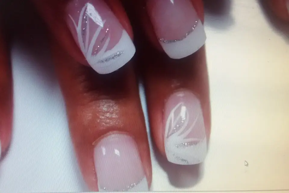 Belle Dame Papillon Nails — photo 4