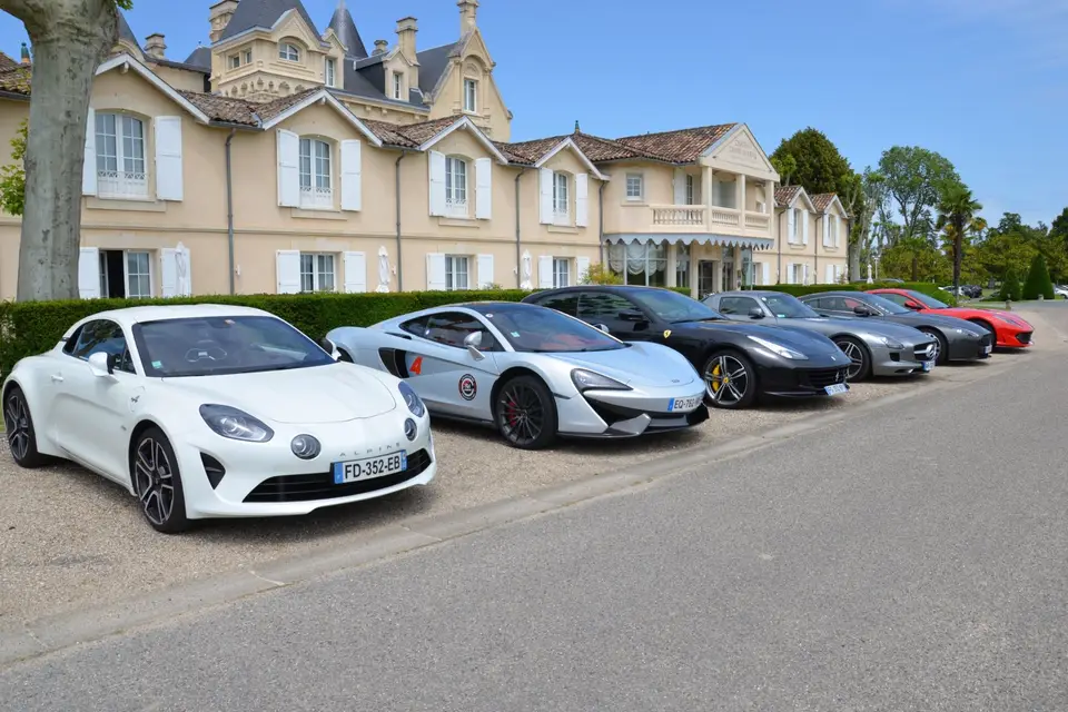 GT Inside — photo 2