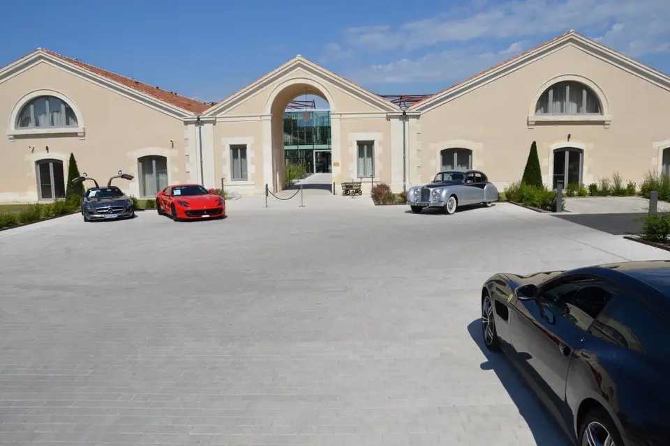 GT Inside — photo 4