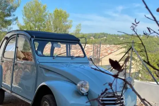 L.A Deuche — photo 1