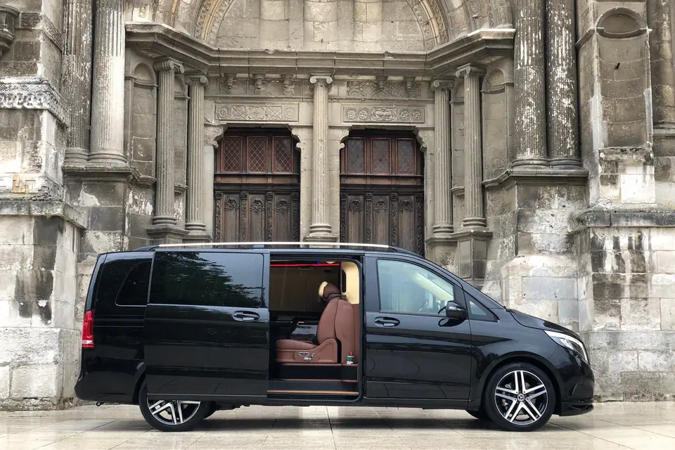 Car & Driver — photo 1