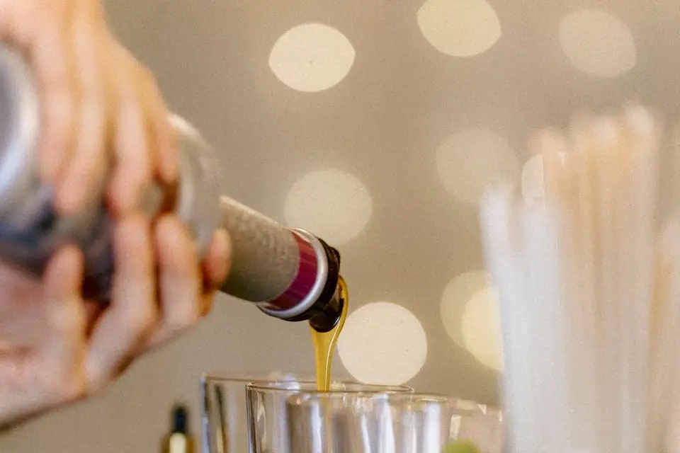 Frenchy bartender — photo 5