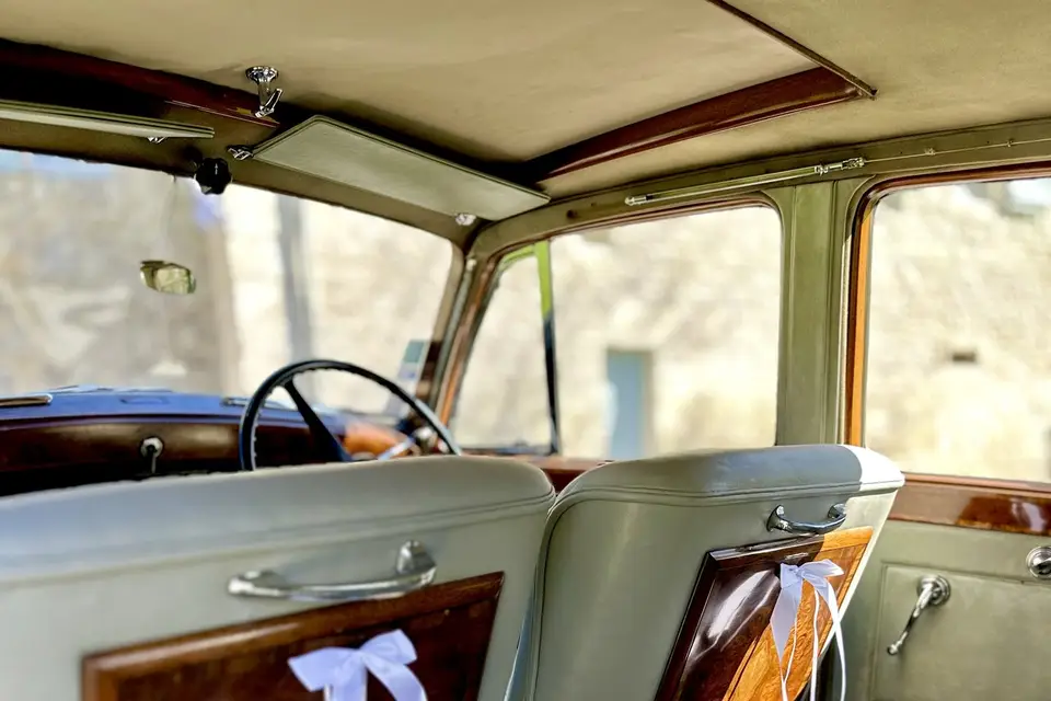 Luxury Car Location — photo 8