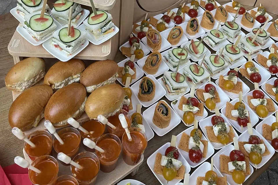 2 el Traiteur — photo 2