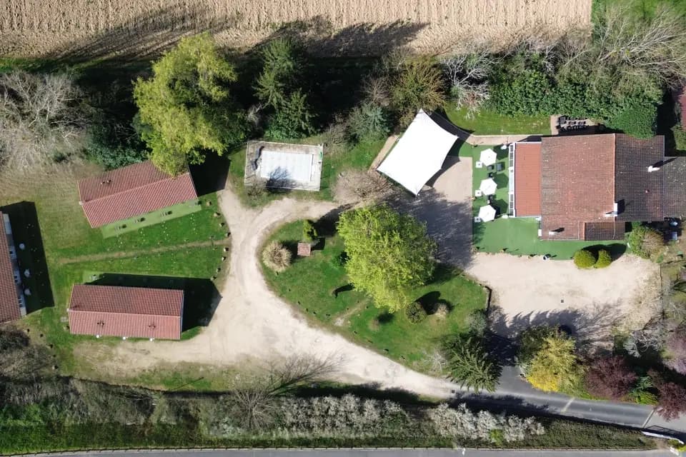 Le Domaine des Pierres Dorées — photo 6