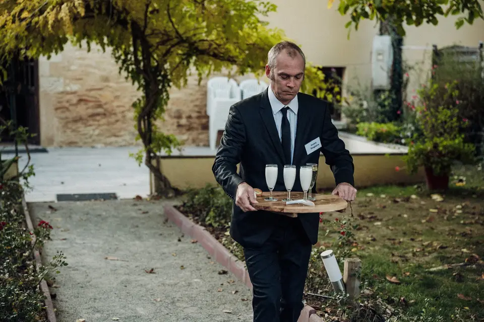 André - Faux serveur