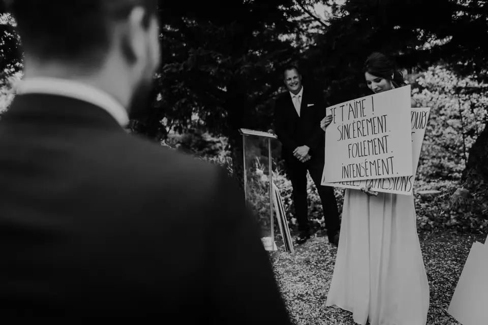 A Deux Mains Tenant — photo 2