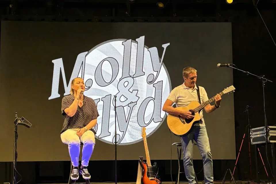 Molly & Clyde — photo 6