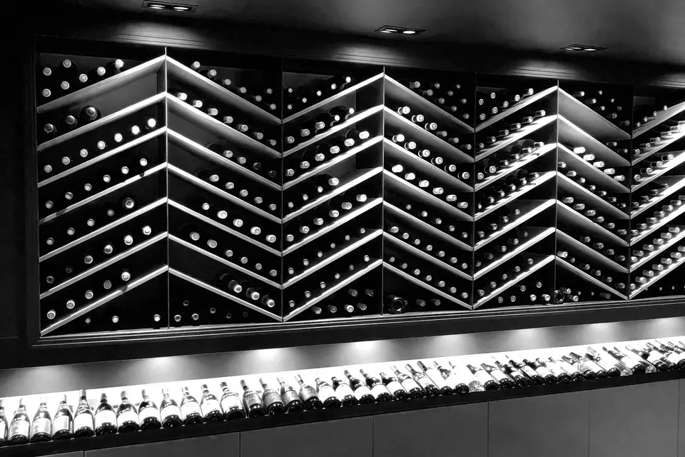 A Vin Pas Des Marches — photo 1