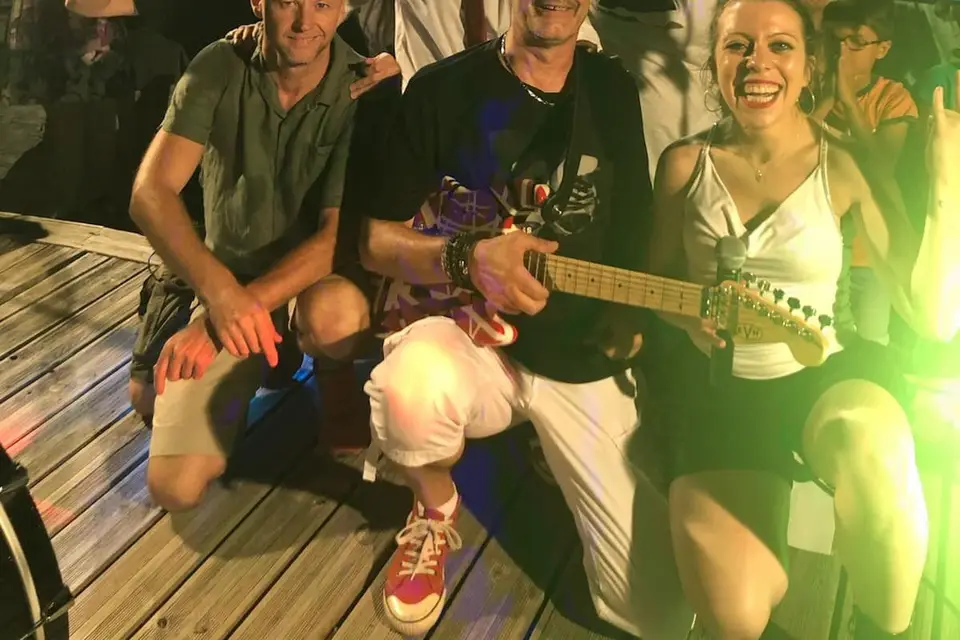 Bass´in Black — photo 1