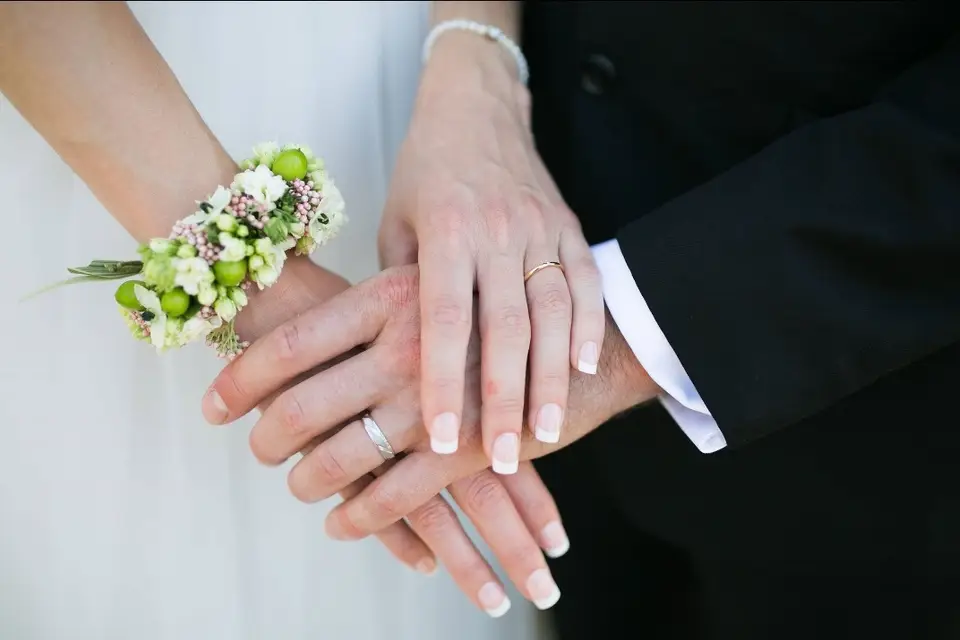 Julie Flora — photo 2