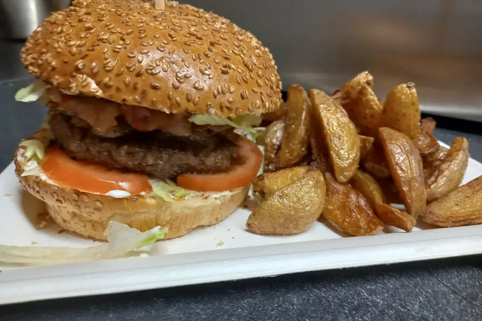 A Table cest pret — photo 1