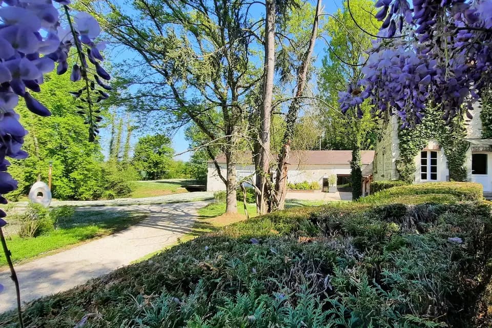 Le Moulin de Champlay — photo 1