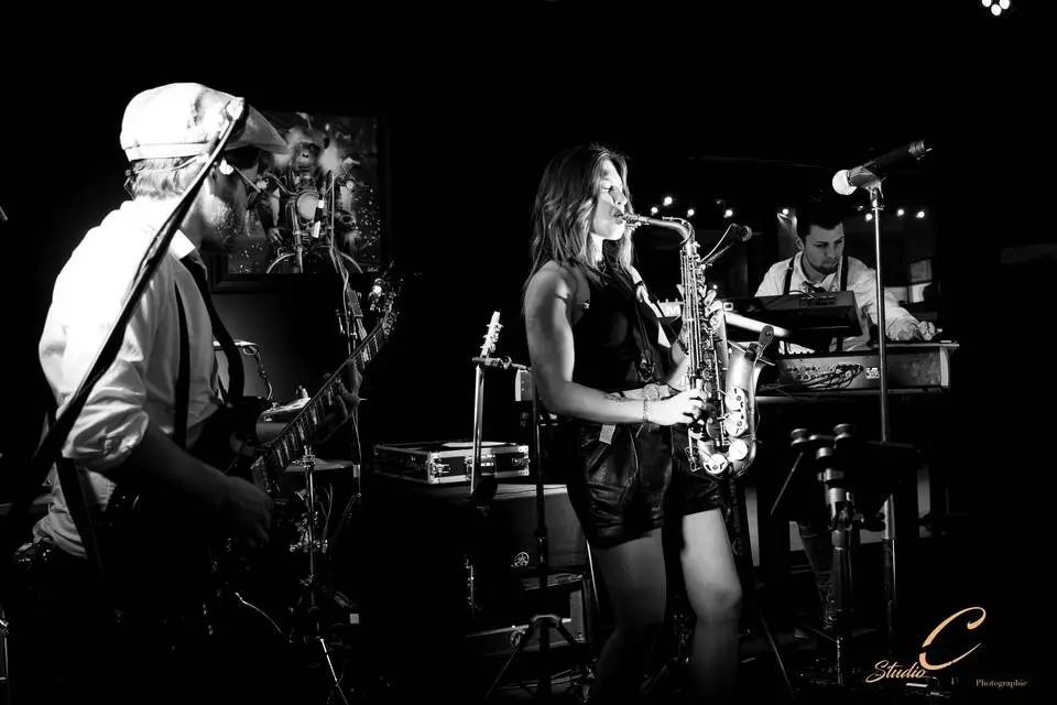 Miss Sax - Saxophoniste - groupe live - DJ — photo 3