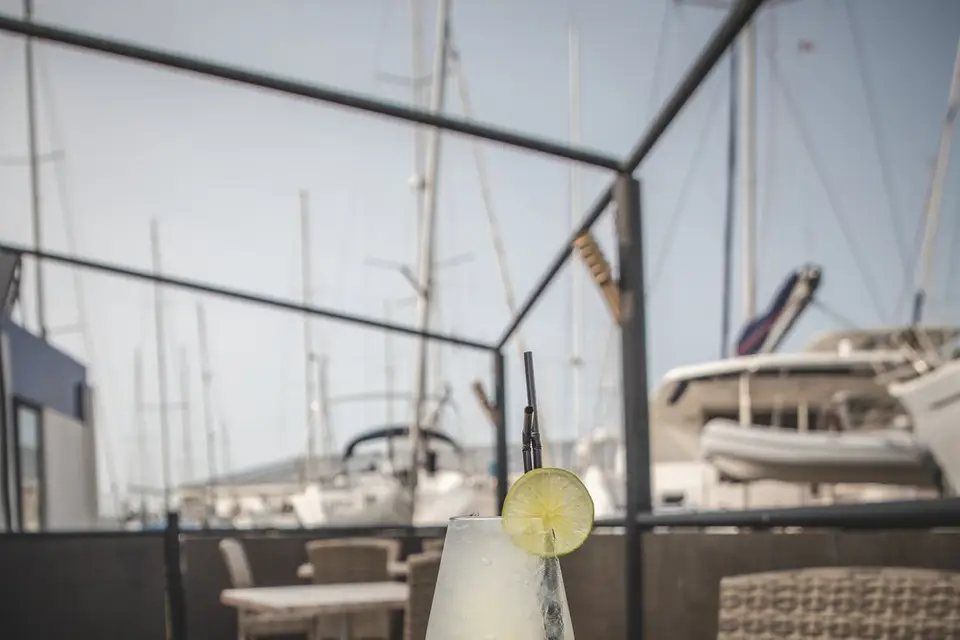 Yacht Club — photo 3