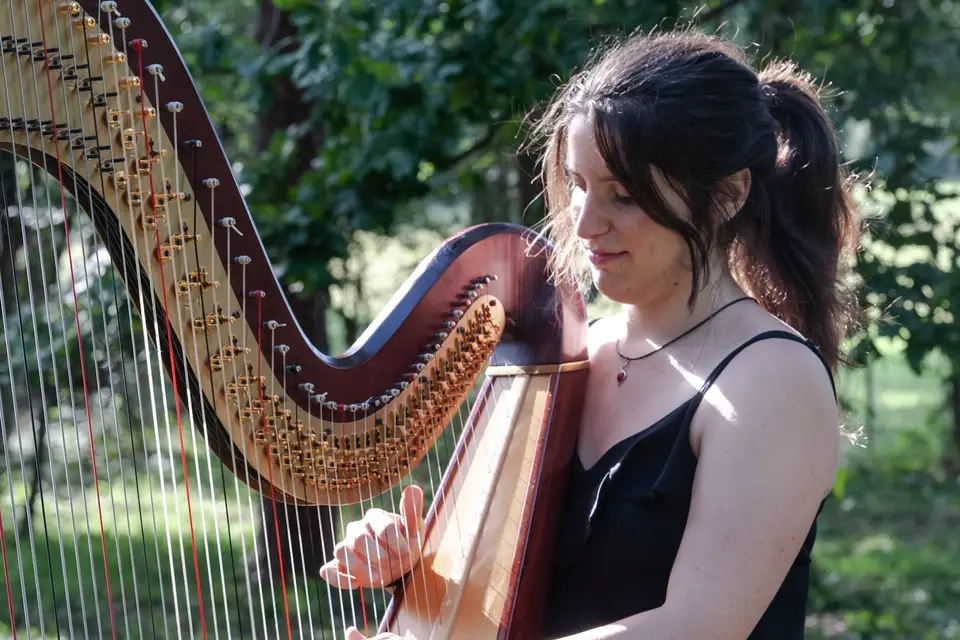 Flora Francescut - Harpiste et chanteuse — photo 4