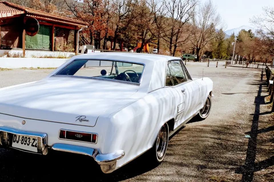 Classic cars and bikes — photo 7