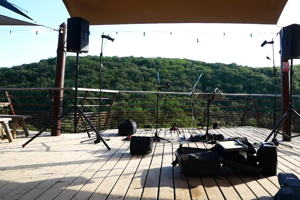 Hit for Two — photo 4