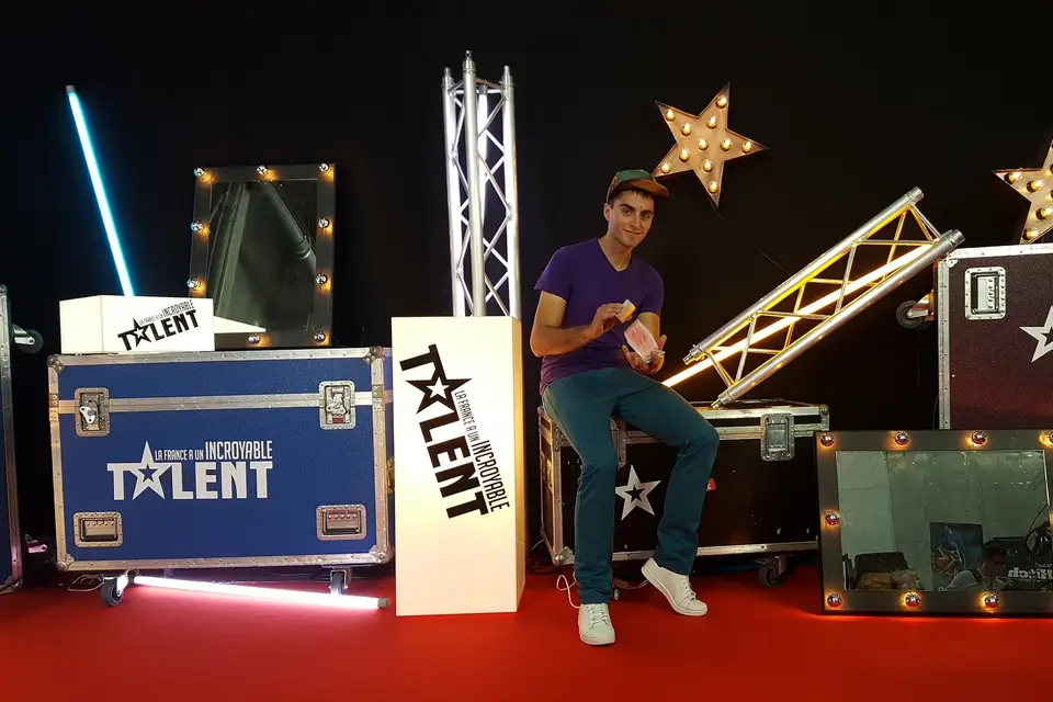 Cyril Ayrau - Artiste Magicien — photo 7