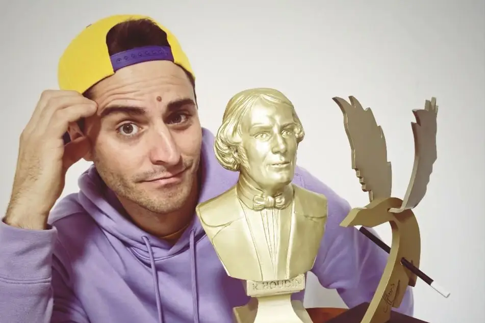 Cyril Ayrau - Artiste Magicien