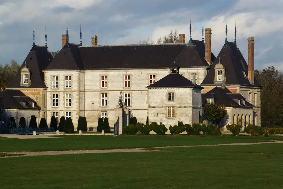 Château de Vitry-la-Ville — photo 2