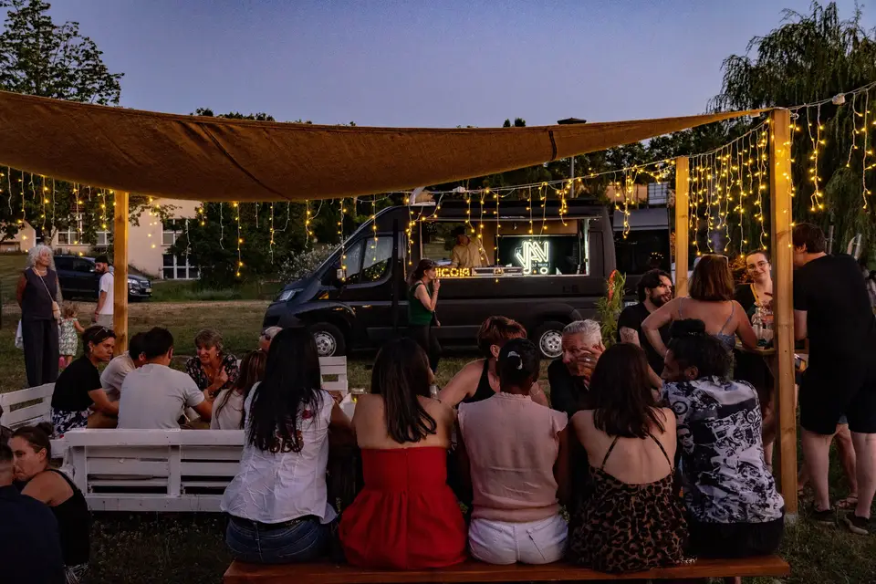 Le Van - DJ Truck — photo 2