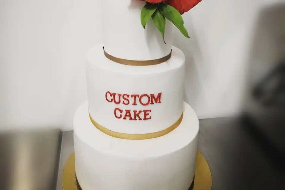 Custom Cake — photo 3