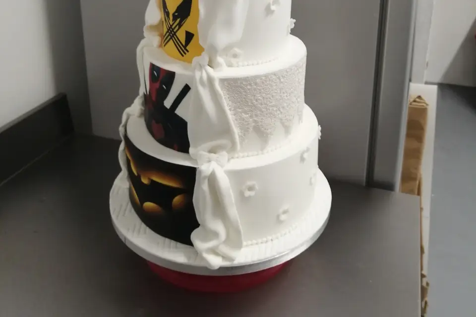 Custom Cake — photo 6