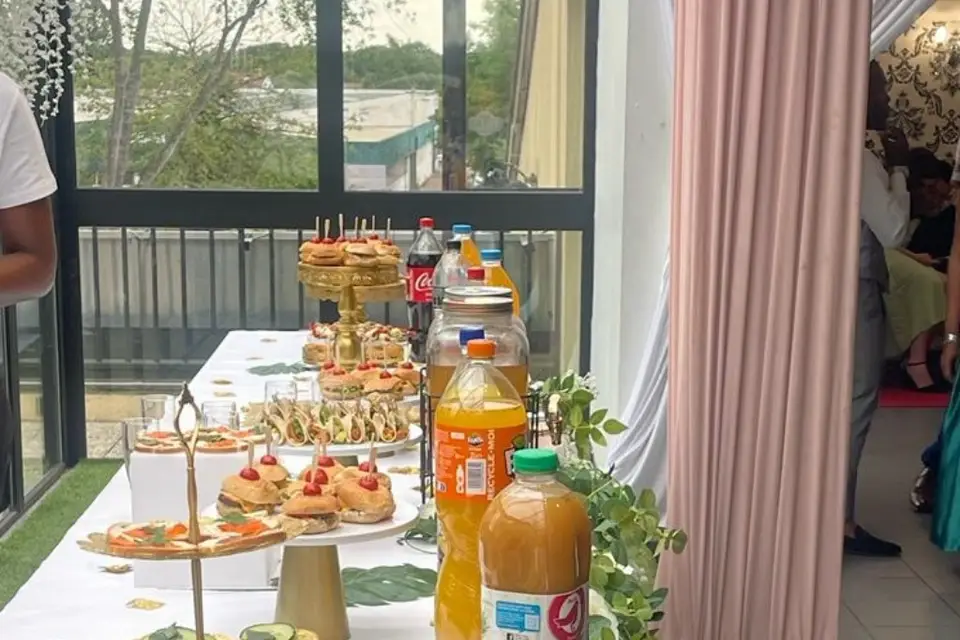 Afro regal — photo 1