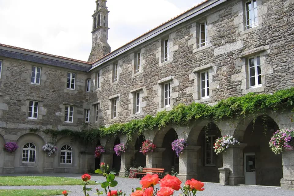 Les Arcades Maison d'Accueil — photo 1