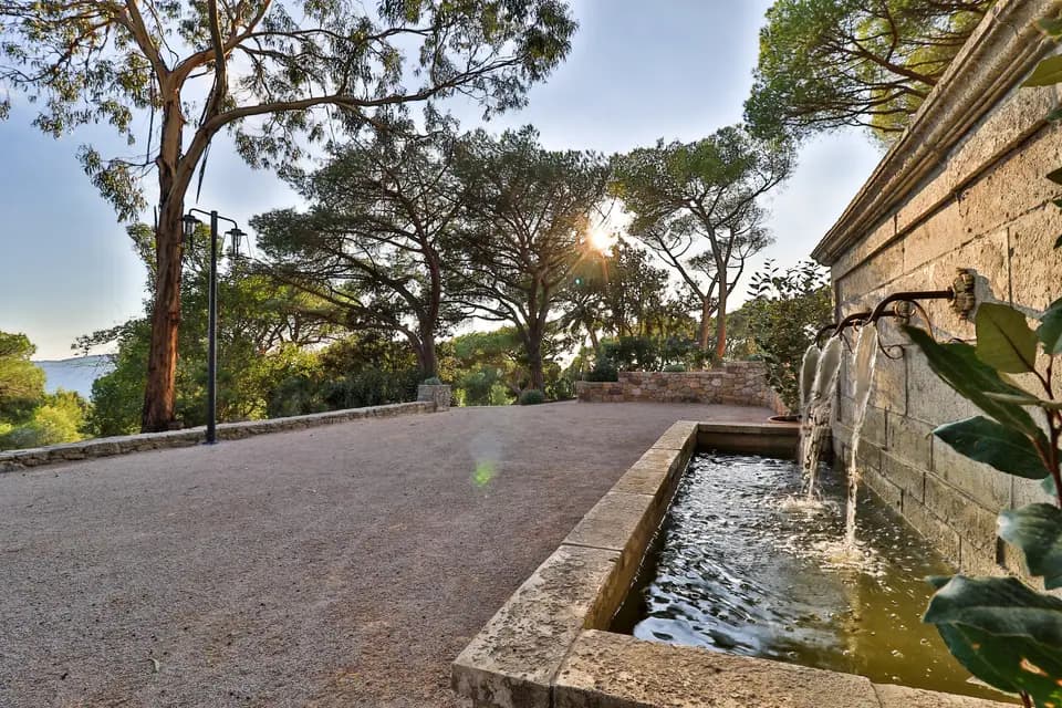 Castel Bay — photo 5