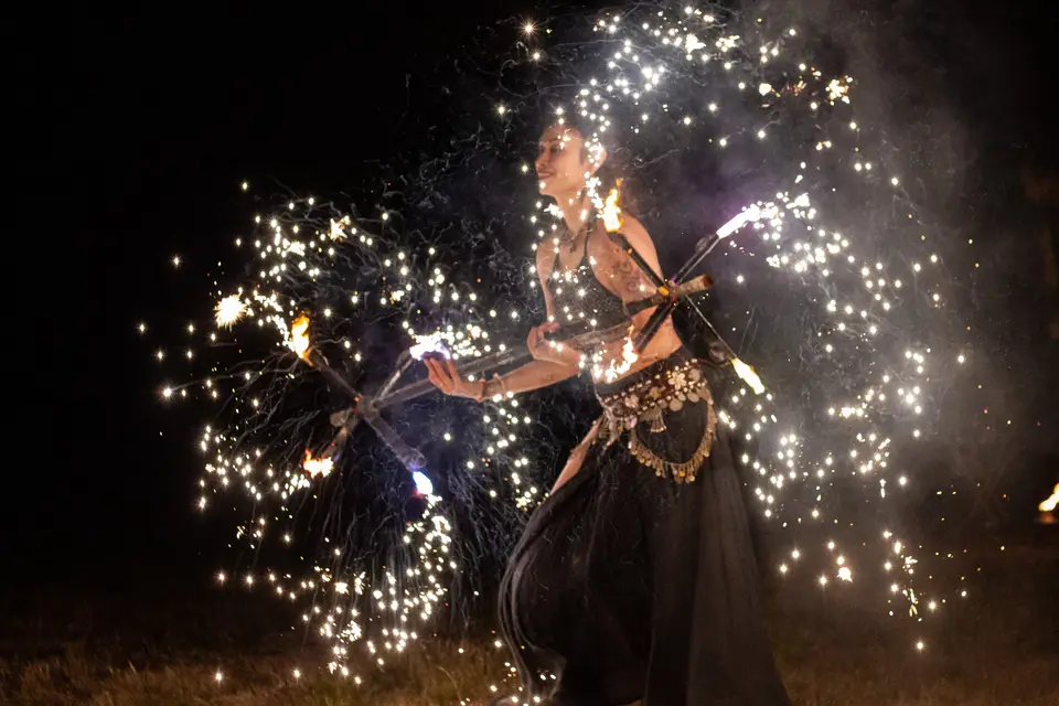 KumAnati - Spectacle de feu, lumières LED et artifice — photo 4