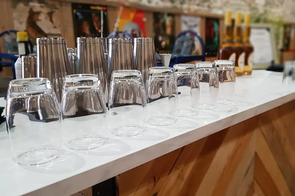 Encore Serious Drinks — photo 4