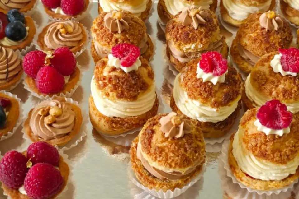 M Macarons Cakes — photo 8