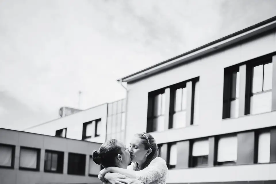 2V Production — photo 1