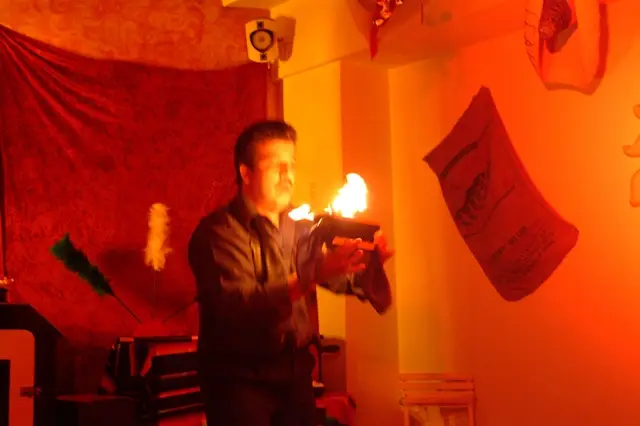 Claude Magic Show — photo 4